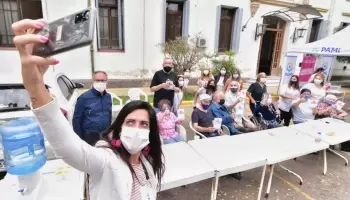 El innecesario y costoso kit publicitario de Luana Volnovich
