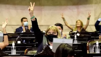 Claudia Bernazza: “Me parece tremendo que haya ministros y legisladores sin estar vacunados”