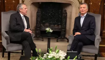 Fernández y Macri: Antigestión y antivacuna