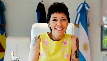 Mayra Mendoza ascendió a una policía acusada por “delitos de lesa humanidad”