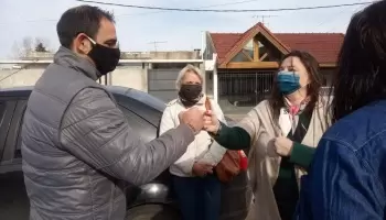 Sessa y Cid distribuyeron productos sanitizantes en barrio San Carlos