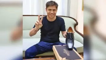 Funcionarios K posaron como modelos para la marca de zapatos “Justicialistas”