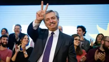 Con su imagen en picada, el gobierno nacional gastó 1.8 millones en un estudio fotográfico