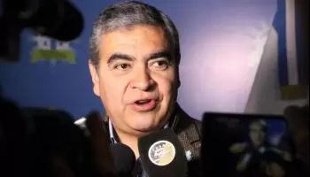 El intendente Alfaro y precandidato a senador utilizó a las escuelas públicas para un acto partidario