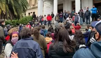 Kicillof realizó recortes de hasta 22 mil pesos entre los trabajadores de Educación