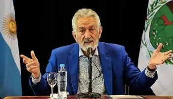 Alberto Rodríguez Saá se paró de manos contra CFK