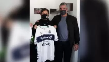 Kicillof fue al partido de Gimnasia y los hinchas lo tildaron de “mufa”
