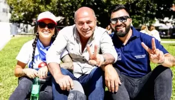 Militantes de La Cámpora corrieron a la tropa de Mario Secco durante el acto en Morón