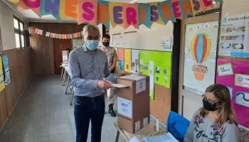 Berisso: Cagliardi emitió su voto y adelantó que “ya está todo en actividad y muy normal”