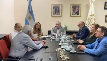 Tolosa Paz mantuvo una reunión con sindicalistas para discutir planes de agua y saneamiento