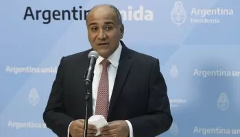 Denuncian que Manzur oculta información sobre el uso del avión sanitario