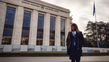 Insólito: Victoria Donda viajó a un evento en Suiza para hablar sola por videoconferencia