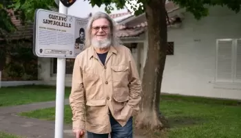 Gustavo Santaolalla volvió a Tres de Febrero y recorrió la Ruta del Rock