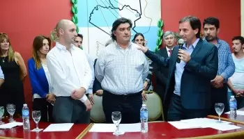 Una filtración de WhatsApp amenaza con llevarse puesta la gestión de Ariel Sujarchuk