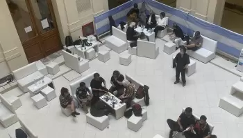Fotografías del interior del acto en plaza de Mayo levantaron polémica