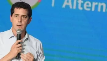 Wado de Pedro le pagará 2 millones por un cátering a una empresa denunciada por no pagar sueldos
