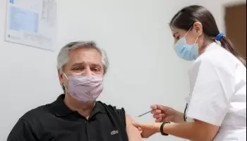 Alberto Fernández recibió la vacuna contra el coronavirus: “Vacunarse sirve para ser inmunes, hagámoslo”