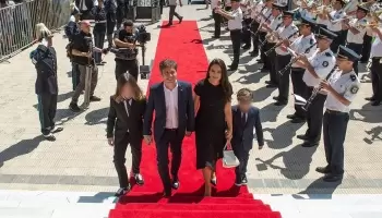 Kicillof avanza con la cubanización del IOMA pero mantiene su afiliación familiar a OSDE