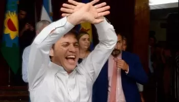 Insólita profanación de la bandera en el edificio del ministerio de Educación bonaerense