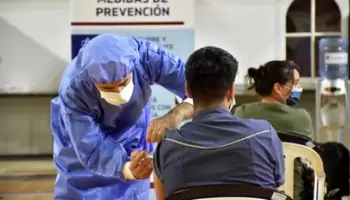 Recomiendan vacunar con terceras dosis para “evitar formas o variantes de infección por COVID-19”