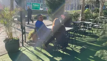 Axel Kicillof intentó evitar las fotos durante su paso por Madrid, pero no lo consiguió