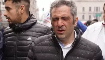 Larroque gasta 64 millones en micros y sobrevuela el fantasma del clientelismo