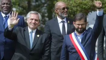 La numerosa comitiva de Alberto Fernández en Chile