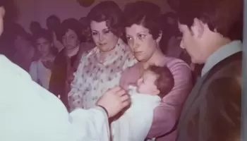 Fue adoptada y con 42 años desconoce su historia familiar biológica