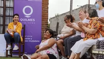 In fraganti, funcionario de Mayra Mendoza recluta cooperativistas para actos políticos