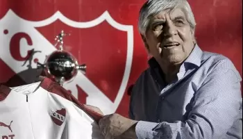 Hinchas de Independiente increparon a Moyano reclamando el llamado a elecciones