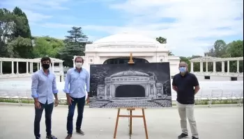 Garro rechazó el intento de expropiación del Teatro del Lago