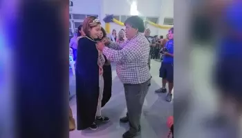 Funcionario de Arcioni se burló de una niña de quince años por usar pantalones en un festival