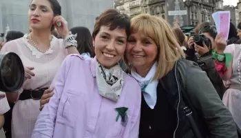 Involucran a concejal de Mayra Mendoza en millonaria estafa y usurpación de títulos