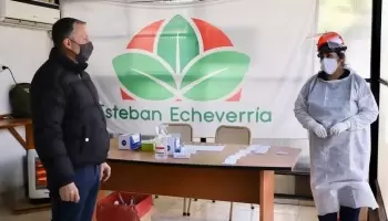 Esteban Echeverría: Gray visitó el centro de testeo de coronavirus de la casa de las juventudes