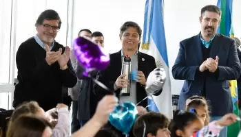 Funcionaria de Kicillof fue abucheada en acto escolar por hablar con lenguaje inclusivo