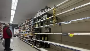El país paralizado: Laboratorios, droguerías, corralones y comercios suspenden entregas