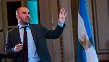 Salida de Guzmán: “Todos los funcionarios se enteraron por las redes, al igual que el presidente”
