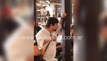 Mientras Batakis arremete contra el turismo, Nicolás Kreplak toma cervezas en Madrid
