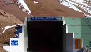 Alberto Fernández celebró la futura construcción de un puente que ya existe desde 1980