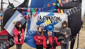 Vacaciones: El gobierno de Kicillof impone banderas de La Cámpora en los eventos para niños