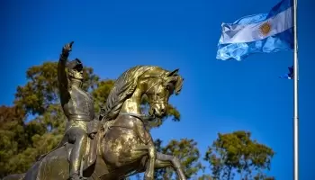 Sosteniendo el ideario sanmartiniano
