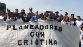 Larroque y concejales K utilizan a vecinos de la megatoma de Los Hornos para “bancar” a Cristina
