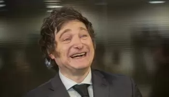 Dos autoridades radicales saltaron al espacio de Javier Milei