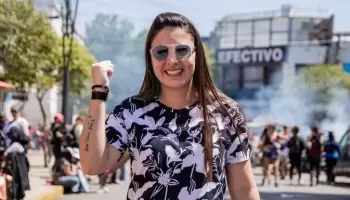 La nueva ministra de las Mujeres debuta gastando hasta 2.4 millones en productos de merchandising