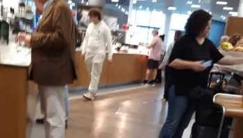 Escracharon a Carla Vizzotti en el Priority Pass de Roma