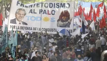 Un “peronismo hecho mierda” en pleno Día de la Lealtad