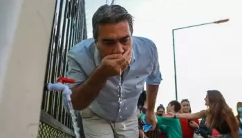 Capitanich inició la campaña electoral y le reclamaron que “la gente muere de sed como en 1700”