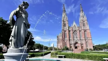 "Lanzamos la postulación para que La Plata sea sede del Congreso Internacional de la Lengua Española"