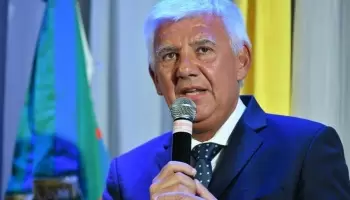 Alejandro Dichiara intenta armar en soledad en la sexta