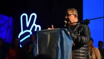 Raúl Jalil concedió a una empresa de comidas rápidas la refacción de una escuela